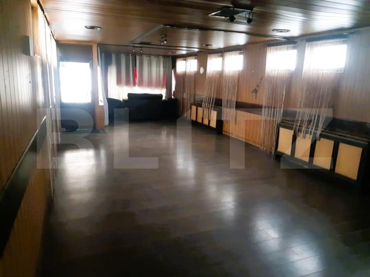 Spațiu comercial, de 200 mp, în Central