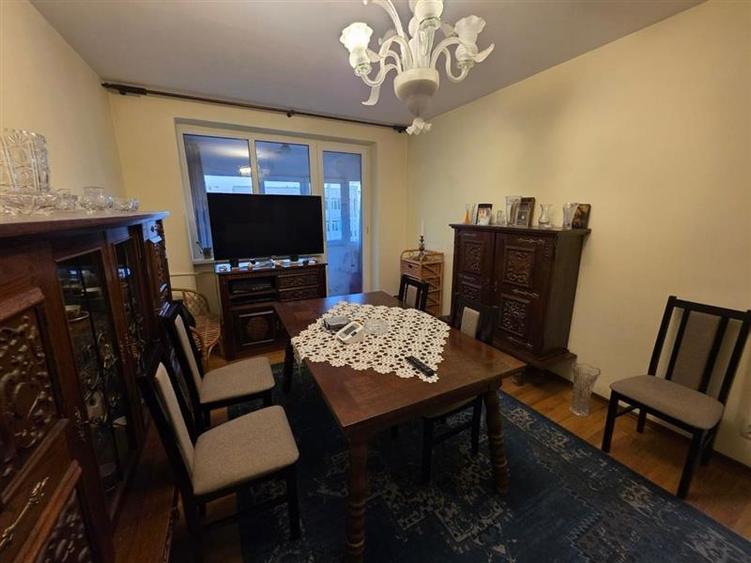 Apartament cu 3 camere decomandat în Tineretului