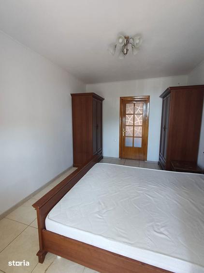 Apartament cu 3 camere decomandat, mobilat în Central
