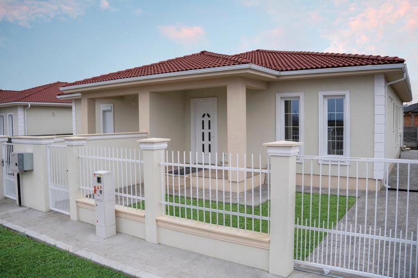 Duplex cu 3 camere cu Canalizare în Aeroport