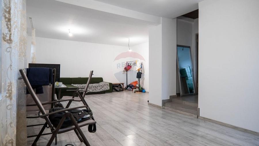 Casă cu 4 camere cu Teren 299 Mp în Periferie