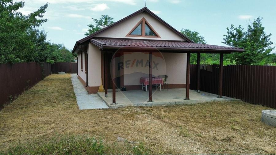 Casă individuală cu 2 camere cu Teren 610 Mp în Armeni