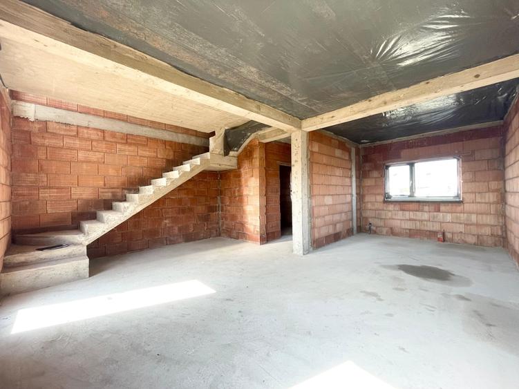 Duplex cu 3 camere cu Canalizare în Moșnița Nouă