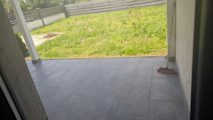 Casă individuală cu 5 camere cu Canalizare în Central