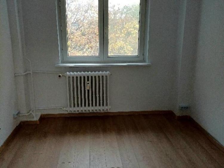 Apartament cu 4 camere decomandat în Primăverii