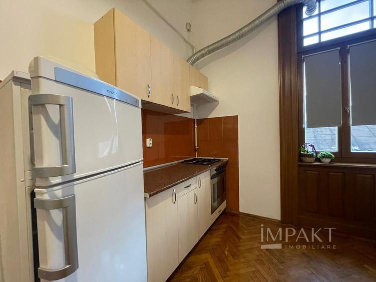 Apartament cu 2 camere semidecomandat, mobilat în Central