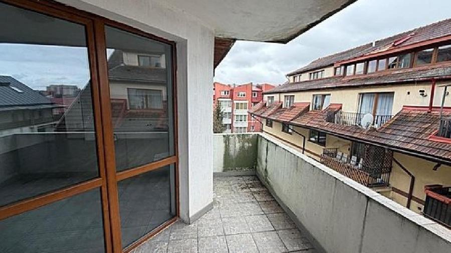 Apartament cu 3 camere decomandat în Bună Ziua