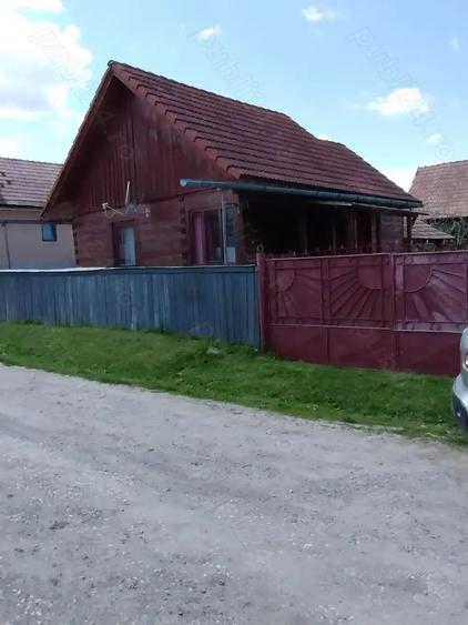 Casă cu 3 camere în Livada (Petreștii de Jos)