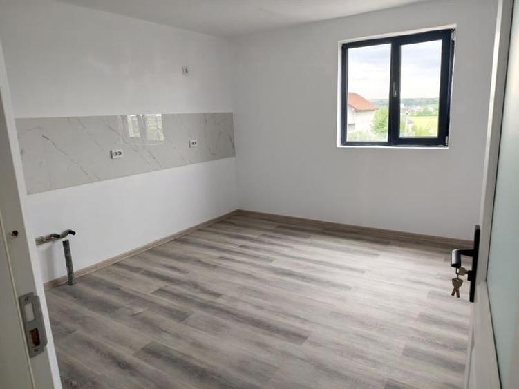 Casă individuală cu 4 camere cu Teren 187 Mp în Breasta
