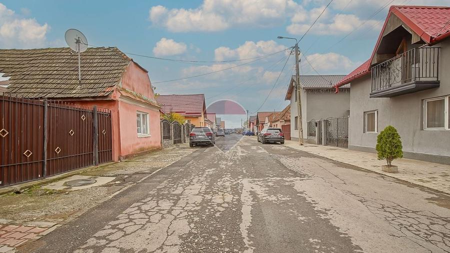 Casă individuală cu 3 camere cu Teren 360 Mp în Sânpetru