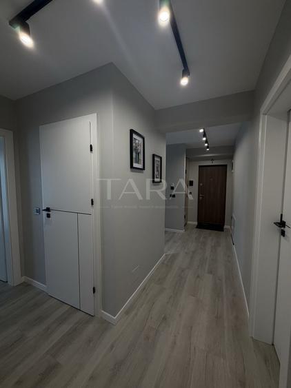 Apartament cu 3 camere semidecomandat, mobilat în Baciu