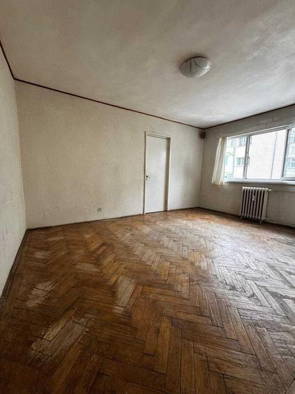 Apartament cu 3 camere semidecomandat în George Enescu