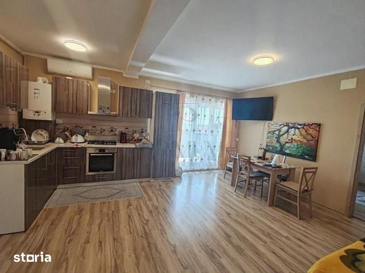 Apartament cu 3 camere în Plopi