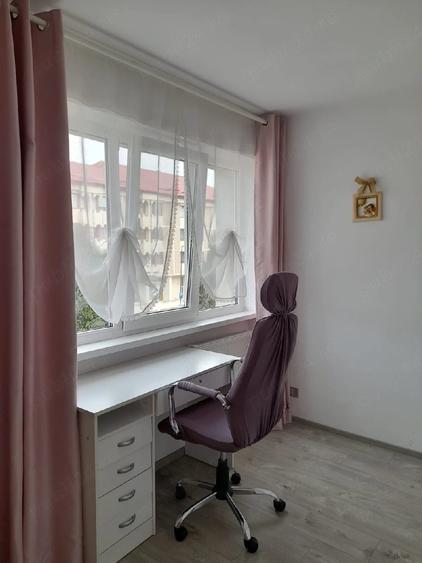 Apartament cu 4 camere semidecomandat în Central