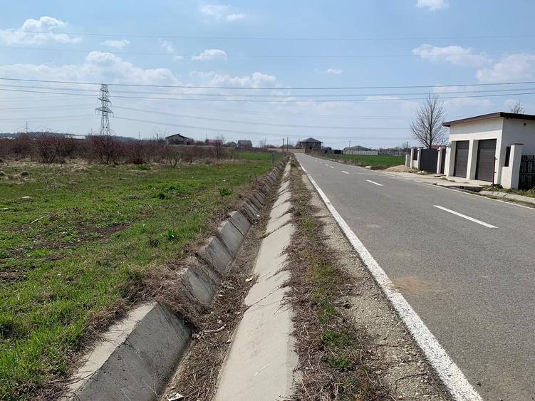 Teren de 1044 mp, în Cornetu