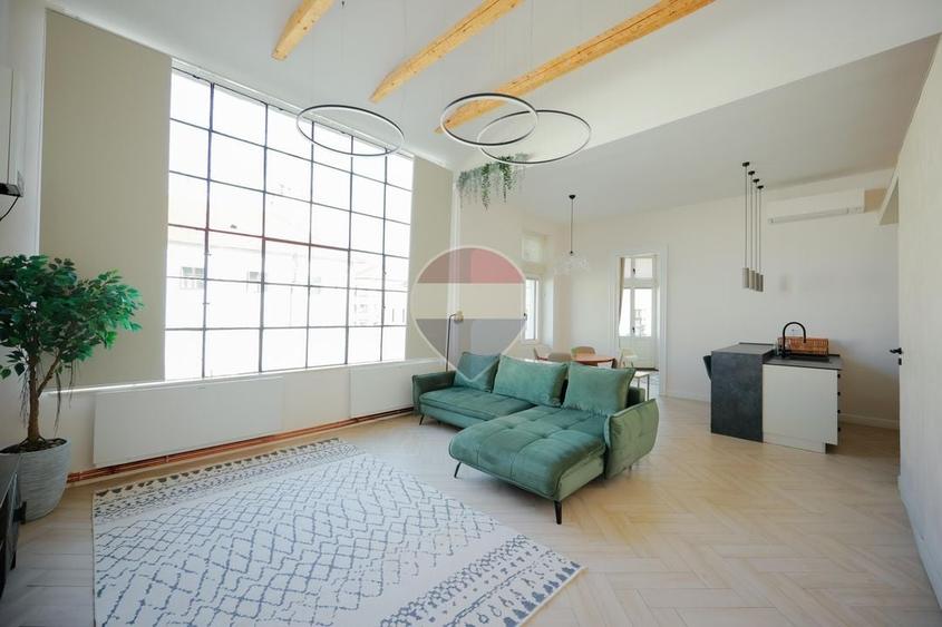Apartament cu 4 camere semidecomandat, mobilat în Ultracentral