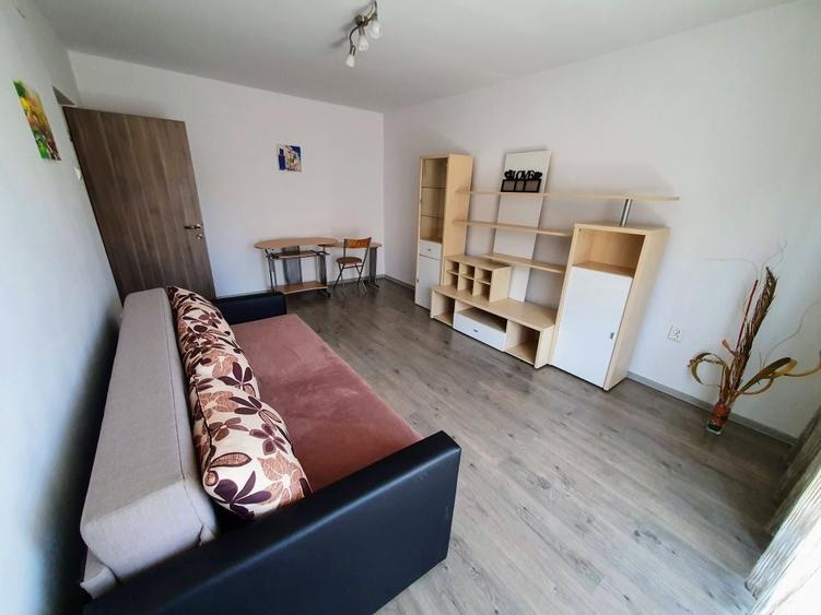 Apartament cu 3 camere decomandat în Tudor