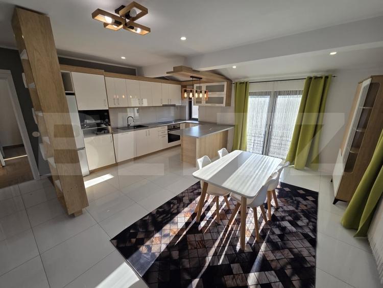 Apartament cu 3 camere decomandat, mobilat în Central