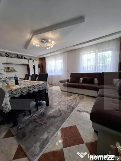 Casă cu 7 camere cu Teren 4600 Mp în Central