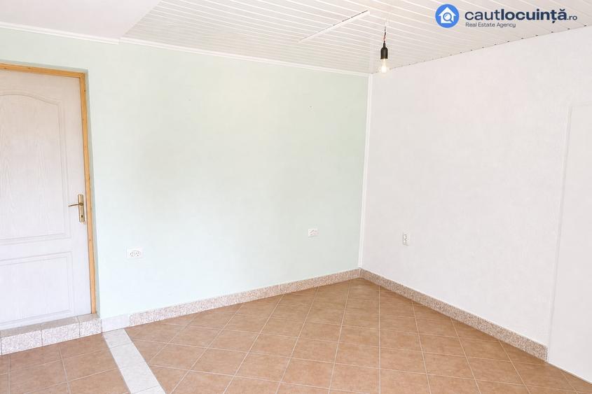Casă individuală cu 8 camere cu Canalizare în Fundeni
