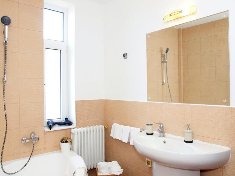 Apartament cu 2 camere semidecomandat în Cișmigiu