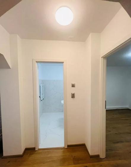 Apartament cu 4 camere decomandat în Tineretului