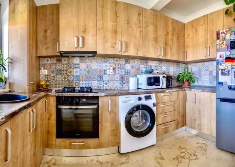 Apartament cu 5 camere decomandat, mobilat în Păcurari