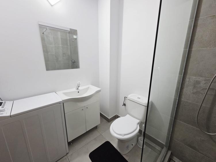 Apartament cu 3 camere decomandat, mobilat în Central