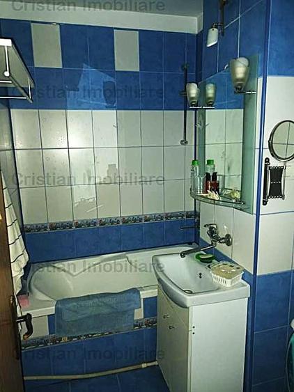 Apartament cu 3 camere decomandat în Viziru 3