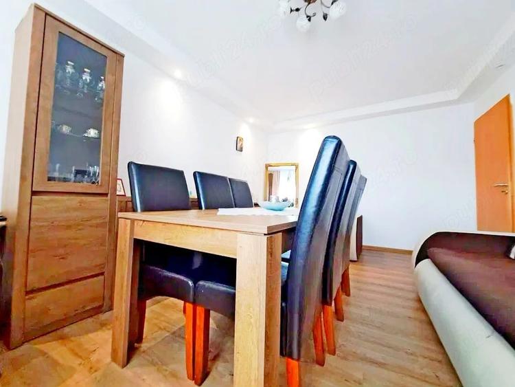 Apartament cu 3 camere decomandat în Lipovei
