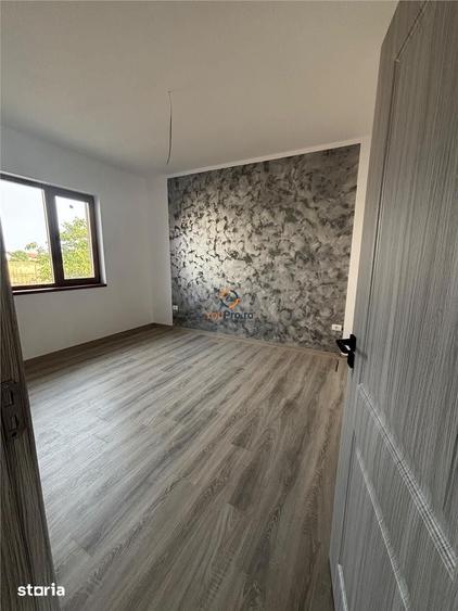 Casă cu 3 camere cu Teren 468 Mp în Sânmihaiu Român