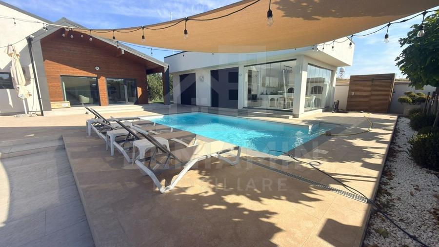 Casă individuală cu 6 camere cu Piscina în Cârcea
