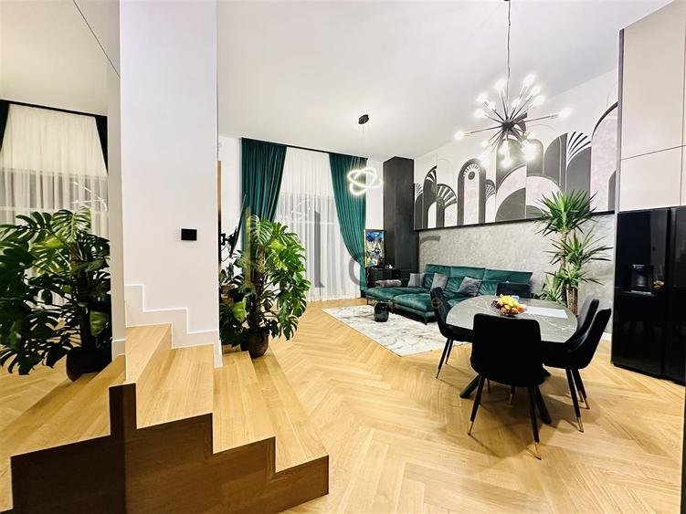 Apartament cu 3 camere semidecomandat, mobilat în Central