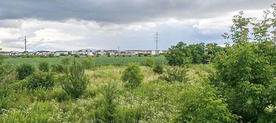 Casă cu 4 camere cu Teren 730 Mp în Sânpetru