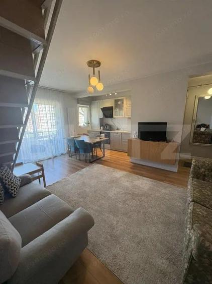 Apartament cu 4 camere semidecomandat în Florești