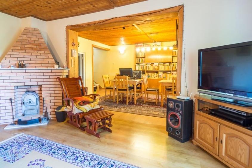 Casă cu 5 camere cu Teren 850 Mp în Pruni