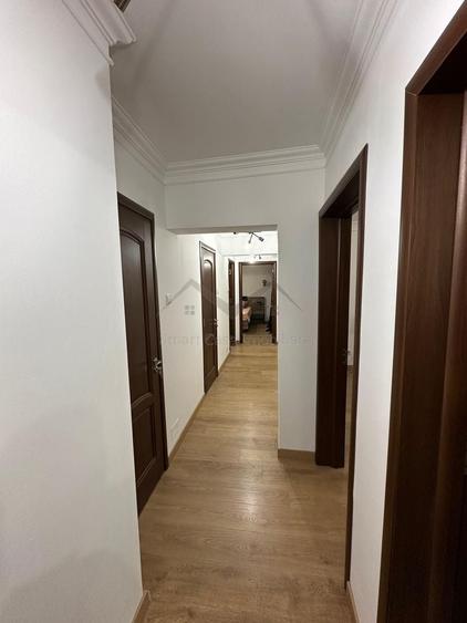 Apartament cu 3 camere decomandat în Hala Centrală