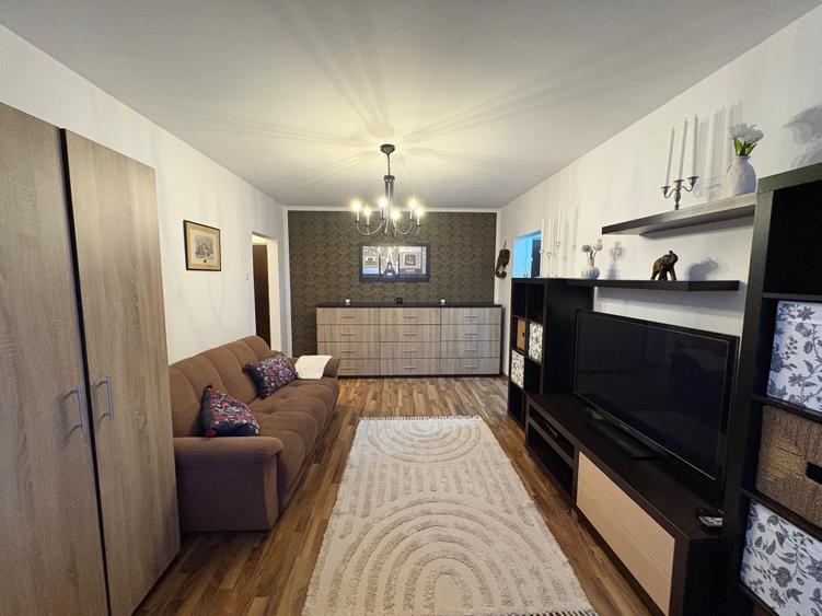 Apartament cu 2 camere semidecomandat în Apusului