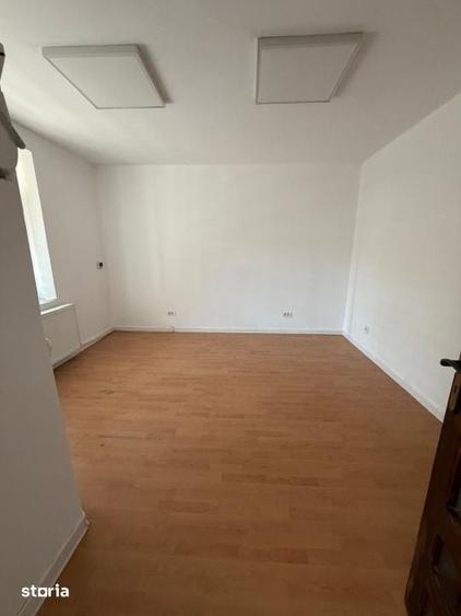 Apartament cu 2 camere decomandat în Rovine