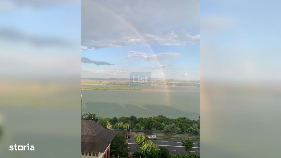 Apartament cu 3 camere decomandat în Faleză
