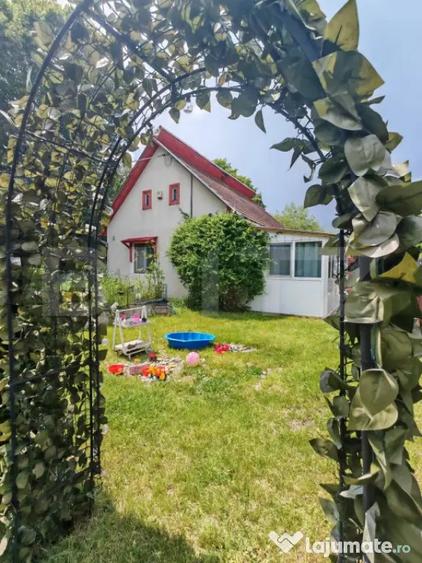 Casă cu 2 camere cu Teren 150 Mp în Zărnești