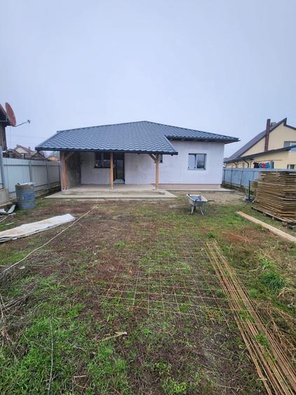 Casă individuală cu 3 camere cu Canalizare în Letea