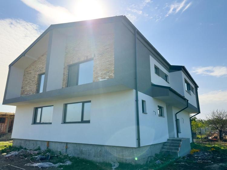 Duplex cu 4 camere cu Canalizare în Jucu de Mijloc