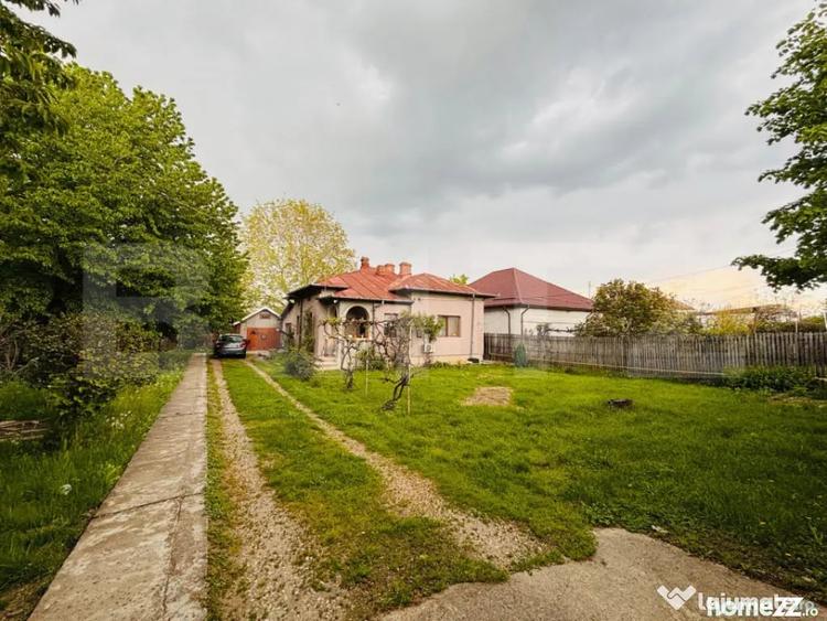 Casă cu 4 camere cu Teren 2700 Mp în Central