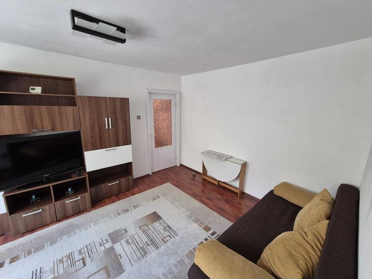 Apartament cu 2 camere semidecomandat în Șagului