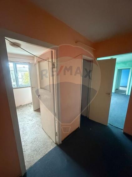 Apartament cu 2 camere semidecomandat în Săsar