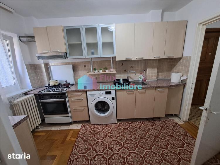 Apartament cu 3 camere decomandat în Central