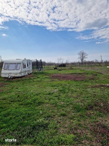 Teren de 400 mp, în Cernele