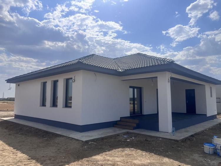Casă cu 4 camere în Sântandrei