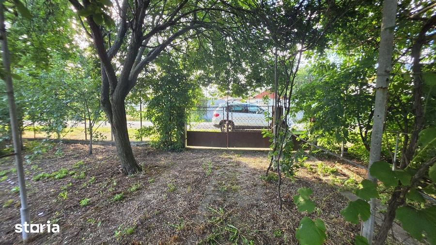 Casă cu 4 camere cu Teren 2200 Mp în Mihai Bravu